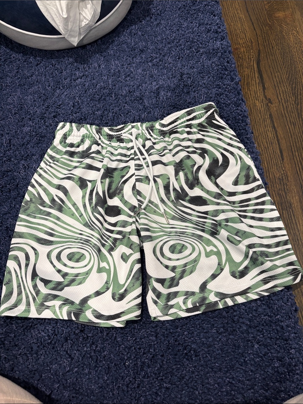 Youth M NWOT Drip Shop shorts